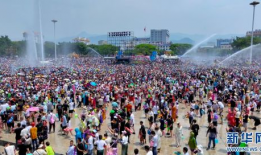 泼水节视频,水花飞溅，民族团结共庆